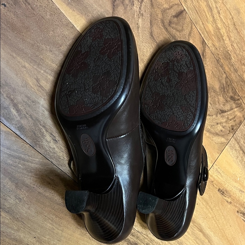 Sofft Brown Women's Mary Jane Pump - Picture 7 of 9